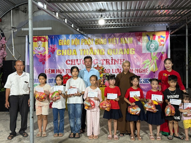 Ngọn lửa thiện lành từ mái chùa quê- Ảnh 4.