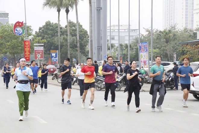 Phường Hà Đông phát động Ngày chạy Olympic vì sức khỏe toàn dân - Vì an ninh Tổ quốc năm 2026- Ảnh 8.