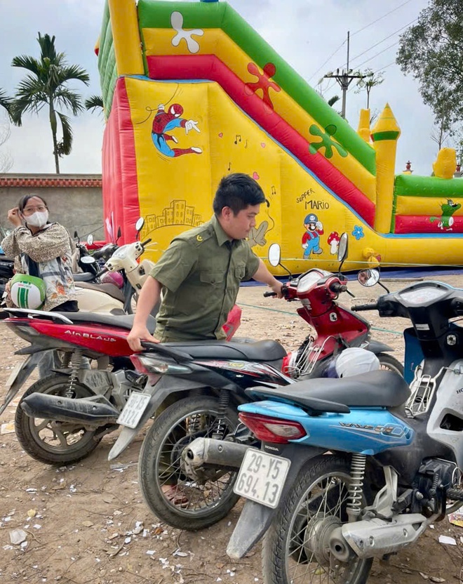 Công an xã Hồng Vân đảm bảo an ninh trật tự Lễ hội Đền Đại Lộ- Ảnh 3. Công an xã Hồng Vân đảm bảo an ninh trật tự Lễ hội Đền Đại Lộ- Ảnh 3.