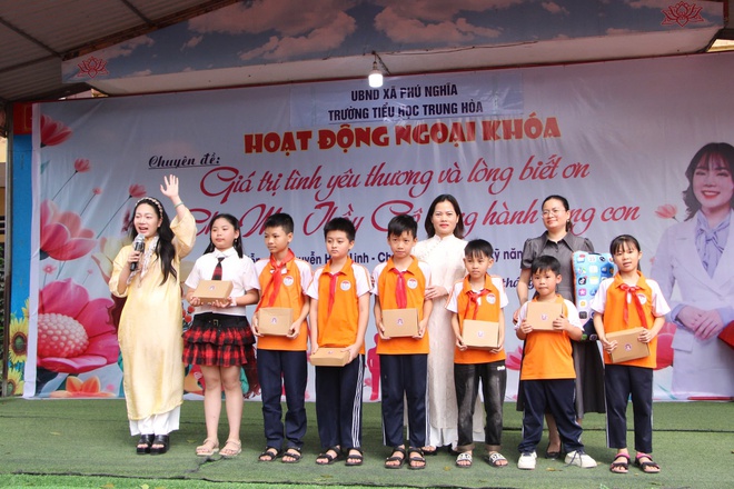Trường Tiểu học Trung Hòa tổ chức ngoại khóa “ Giá trị tình yêu thương và lòng biết ơn – Cha mẹ, Thầy cô đồng hành cùng con”- Ảnh 15.