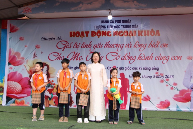 Trường Tiểu học Trung Hòa tổ chức ngoại khóa “ Giá trị tình yêu thương và lòng biết ơn – Cha mẹ, Thầy cô đồng hành cùng con”- Ảnh 16.