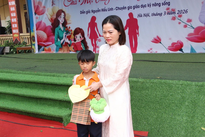 Trường Tiểu học Trung Hòa tổ chức ngoại khóa “ Giá trị tình yêu thương và lòng biết ơn – Cha mẹ, Thầy cô đồng hành cùng con”- Ảnh 17.