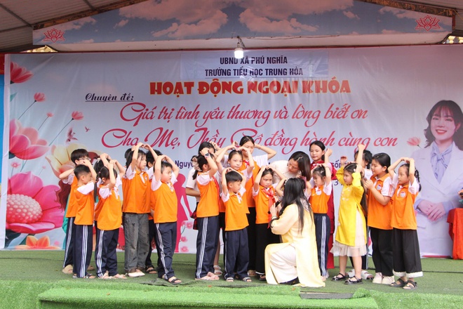 Trường Tiểu học Trung Hòa tổ chức ngoại khóa “ Giá trị tình yêu thương và lòng biết ơn – Cha mẹ, Thầy cô đồng hành cùng con”- Ảnh 18.