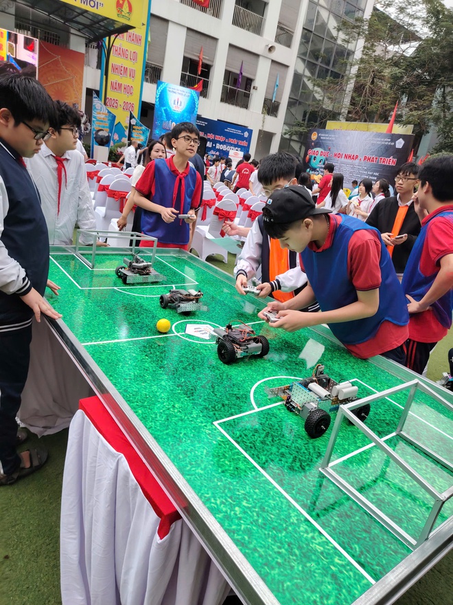 Sôi nổi ngày hội chuyên môn "Stem- AI- Robotics" tại Trường THCS Lê Lợi- Ảnh 6.