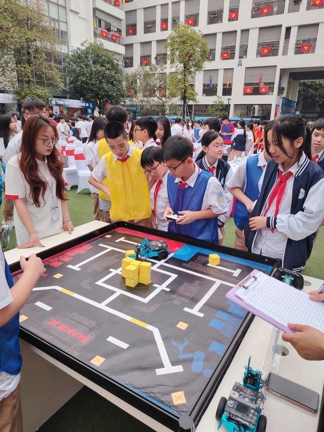 Sôi nổi ngày hội chuyên môn "Stem- AI- Robotics" tại Trường THCS Lê Lợi- Ảnh 7.