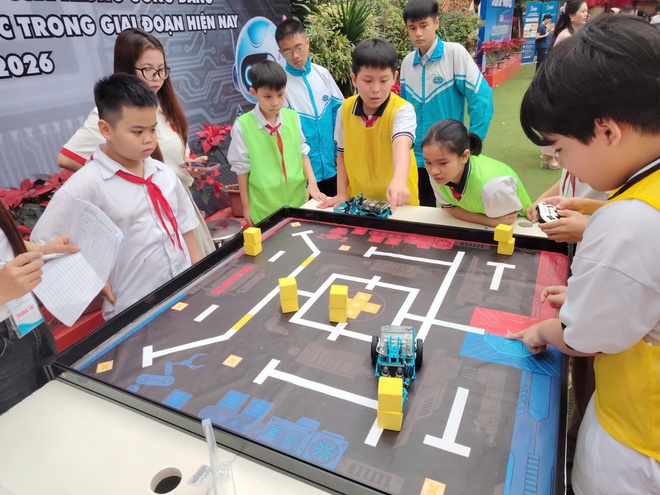 Sôi nổi ngày hội chuyên môn "Stem- AI- Robotics" tại Trường THCS Lê Lợi- Ảnh 8.