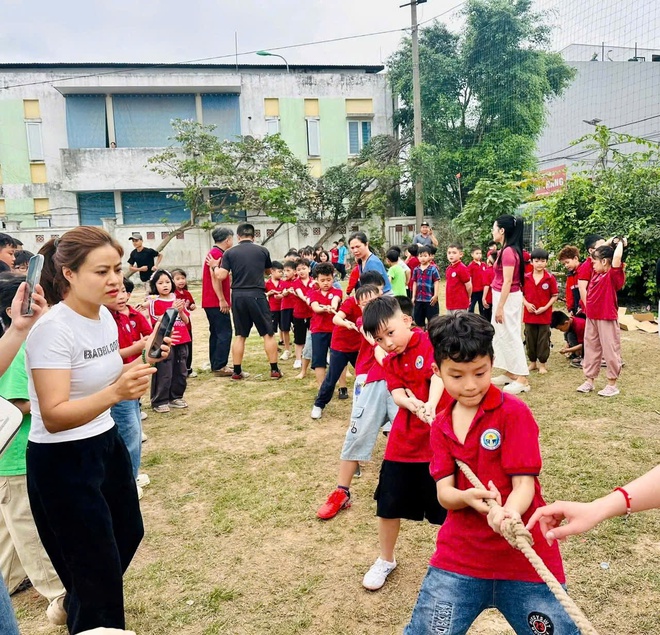 Trường Tiểu học Hà Hồi: bế mạc giải thi đấu kéo co và bóng bá nhi đồng nam năm học 2025- 2026- Ảnh 1.