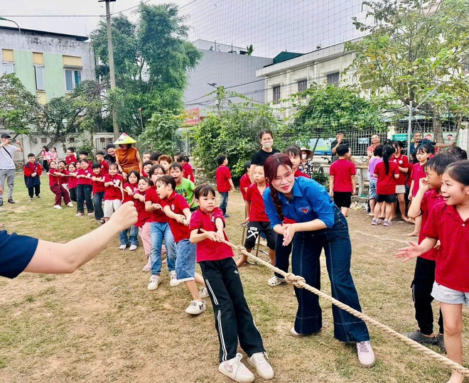 Trường Tiểu học Hà Hồi: bế mạc giải thi đấu kéo co và bóng bá nhi đồng nam năm học 2025- 2026- Ảnh 4.
