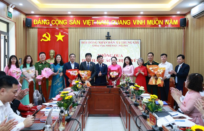 HĐND XÃ TRUNG GIÃ KHOÁ XXII TỔ CHỨC KỲ HỌP THỨ NHẤT KIỆN TOÀN CÁC CHỨC DANH LÃNH ĐẠO CHỦ CHỐT- Ảnh 10.