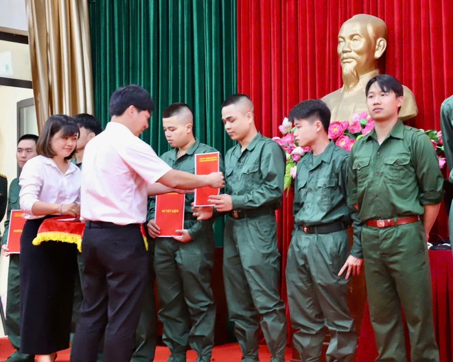 Xã Hồng Vân tiễn thanh niên lên đường nhập ngũ năm 2026 và đón quân nhân hoàn thành nghĩa vụ quân sự trở về địa phương- Ảnh 10.