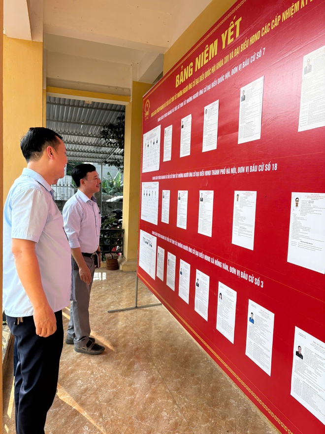 Kiểm tra công tác chuẩn bị cho ngày bầu cử đại biểu Quốc hội và HĐND các cấp nhiệm kỳ 2026-2031 tại các điểm bầu cử xã Hồng Vân.- Ảnh 3.