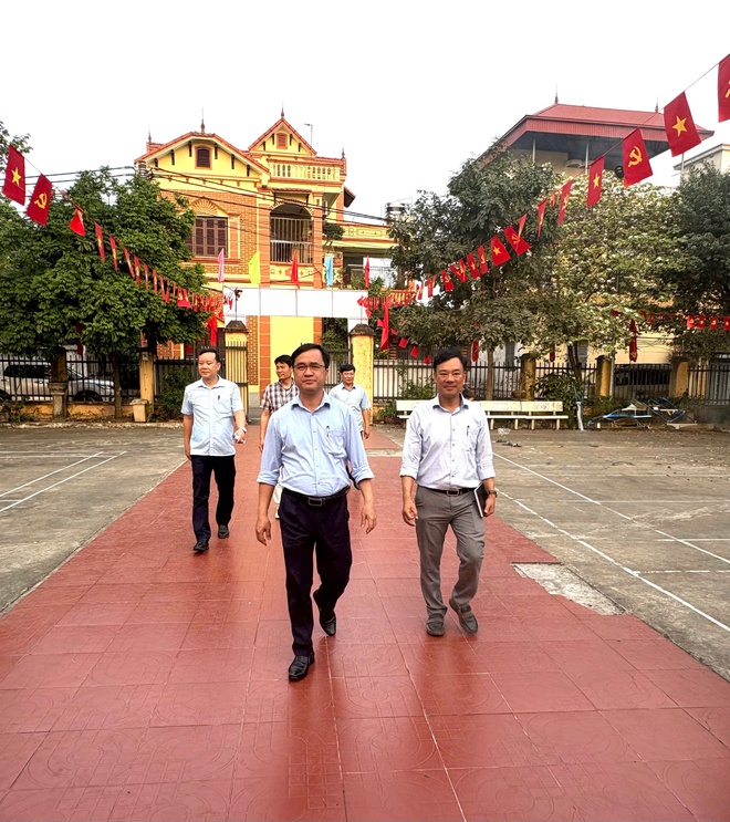 Kiểm tra công tác chuẩn bị cho ngày bầu cử đại biểu Quốc hội và HĐND các cấp nhiệm kỳ 2026-2031 tại các điểm bầu cử xã Hồng Vân.- Ảnh 5.