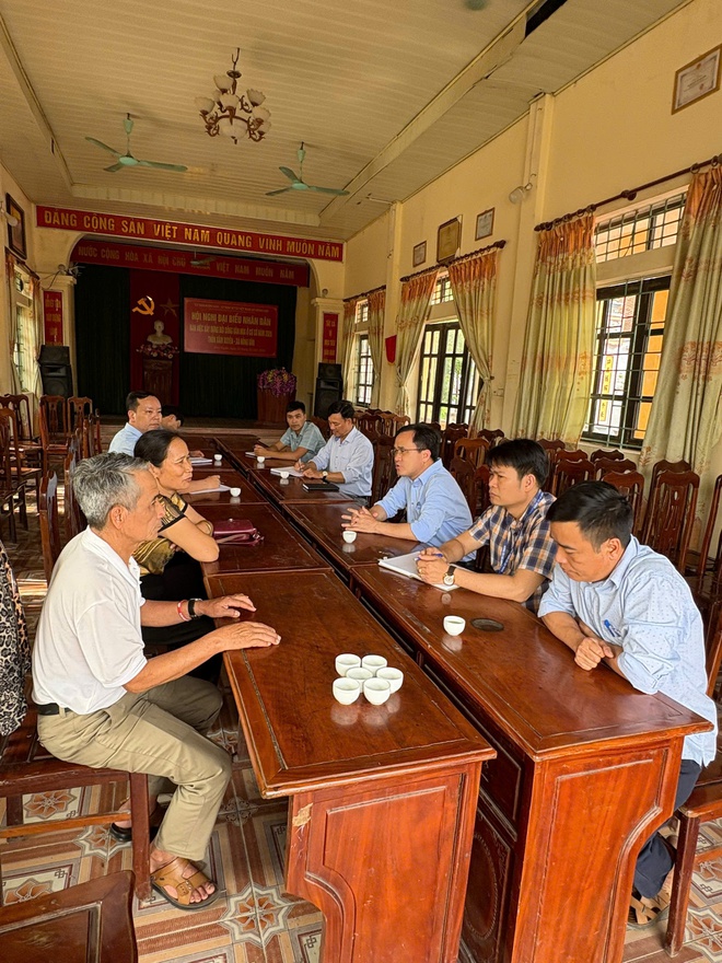 Kiểm tra công tác chuẩn bị cho ngày bầu cử đại biểu Quốc hội và HĐND các cấp nhiệm kỳ 2026-2031 tại các điểm bầu cử xã Hồng Vân.- Ảnh 1.