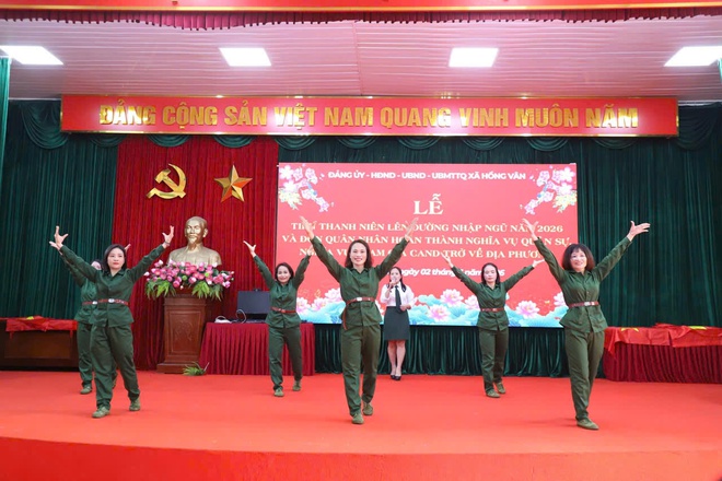 Xã Hồng Vân tiễn thanh niên lên đường nhập ngũ năm 2026 và đón quân nhân hoàn thành nghĩa vụ quân sự trở về địa phương- Ảnh 1.