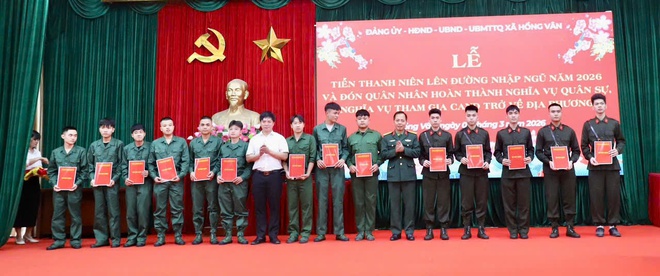Xã Hồng Vân tiễn thanh niên lên đường nhập ngũ năm 2026 và đón quân nhân hoàn thành nghĩa vụ quân sự trở về địa phương- Ảnh 12.