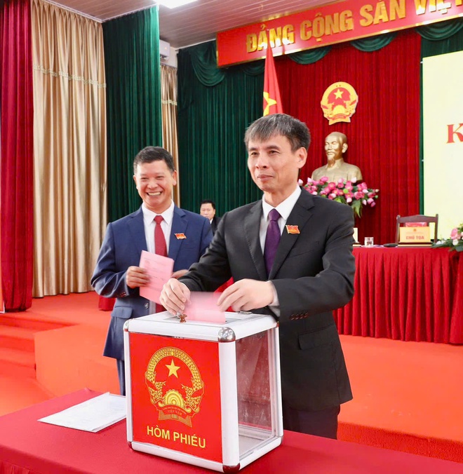 HĐND xã Hồng Vân tổ chức thành công kỳ họp thứ nhất nhằm kiện toàn tổ chức bộ máy chính quyền cho nhiệm kỳ mới- Ảnh 3.