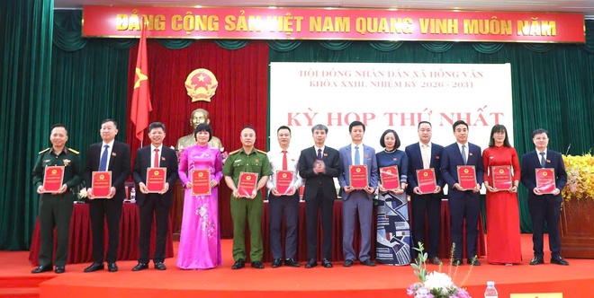 HĐND xã Hồng Vân tổ chức thành công kỳ họp thứ nhất nhằm kiện toàn tổ chức bộ máy chính quyền cho nhiệm kỳ mới- Ảnh 2.