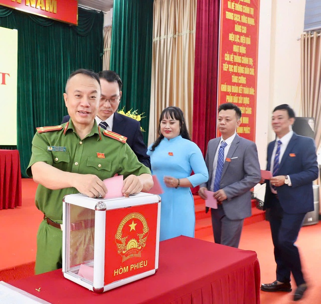 HĐND xã Hồng Vân tổ chức thành công kỳ họp thứ nhất nhằm kiện toàn tổ chức bộ máy chính quyền cho nhiệm kỳ mới- Ảnh 5.