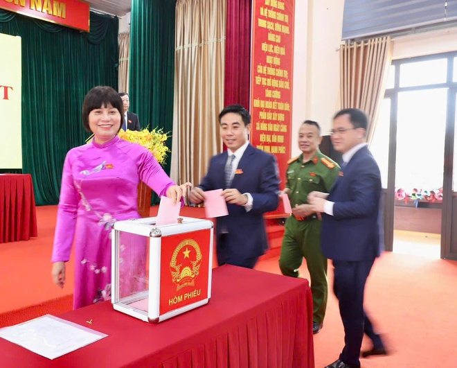 HĐND xã Hồng Vân tổ chức thành công kỳ họp thứ nhất nhằm kiện toàn tổ chức bộ máy chính quyền cho nhiệm kỳ mới- Ảnh 7.