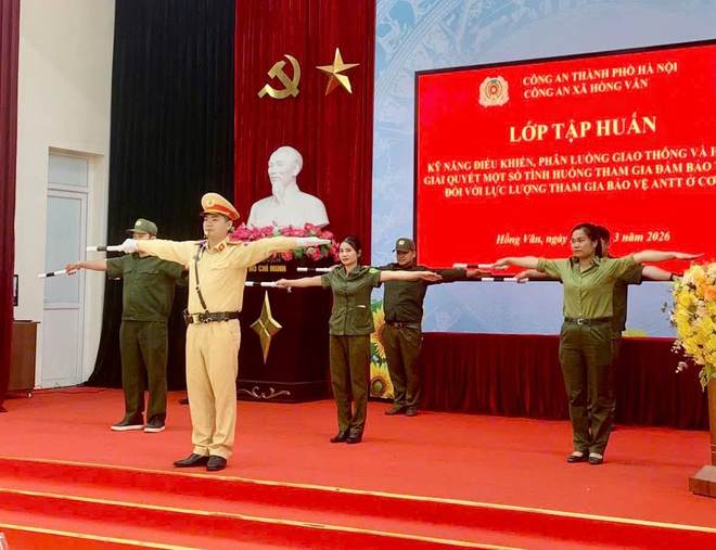 Tập huấn kỹ năng điều khiển, phân luồng giao thông đối với lực lượng an ninh cơ sở- Ảnh 7.