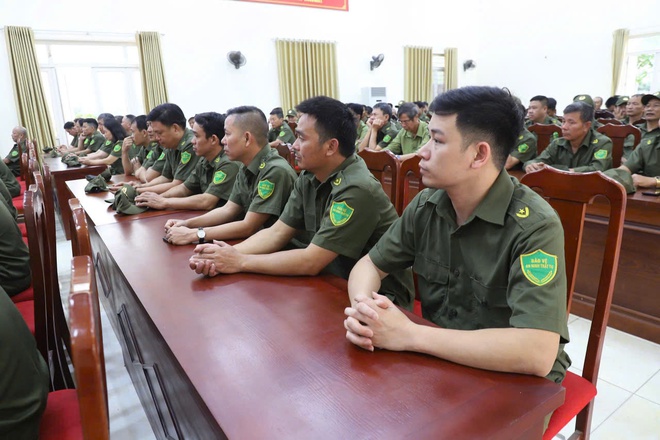 Tập huấn kỹ năng điều khiển, phân luồng giao thông đối với lực lượng an ninh cơ sở- Ảnh 3.