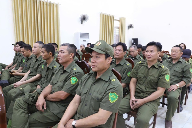 Tập huấn kỹ năng điều khiển, phân luồng giao thông đối với lực lượng an ninh cơ sở- Ảnh 4.