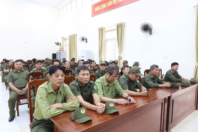 Tập huấn kỹ năng điều khiển, phân luồng giao thông đối với lực lượng an ninh cơ sở- Ảnh 5.