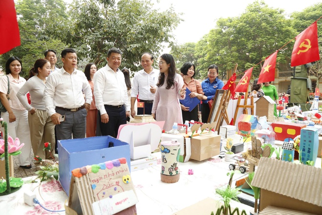 Ngày hội STEM và Công nghệ chủ đề “Công nghệ dẫn lối – kiến tạo tương lai” trường Tiểu học Vạn Phúc- Ảnh 4.