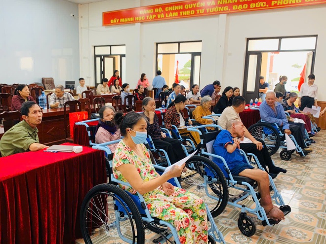 Thượng Phúc trao tặng 15 xe lăn, tiếp thêm nghị lực cho người khuyết tật- Ảnh 5.