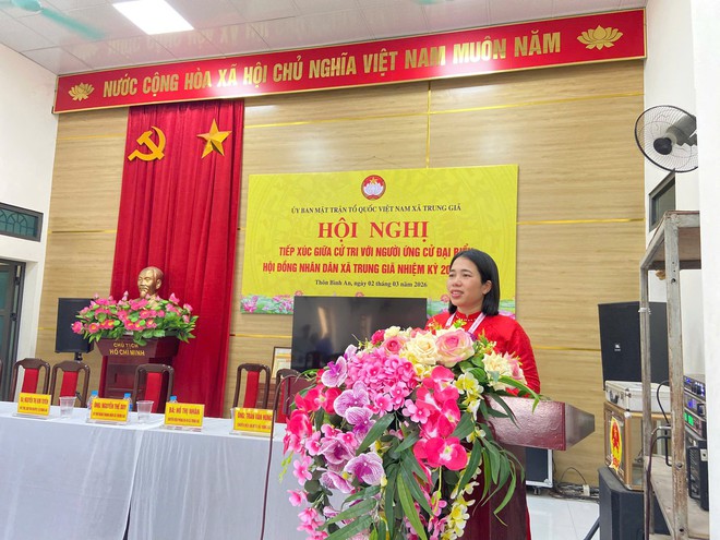PHÓ BÍ THƯ THƯỜNG TRỰC ĐẢNG ỦY- CHỦ TỊCH ỦY BAN MTTQ VIỆT NAM XÃ XÃ TRUNG GIÃ NGUYỄN THỊ KIM TUYẾN VÀ CÁC ỨNG CỬ VIÊN ĐẠI BIỂU HĐND XÃ TRUNG GIÃ TIẾP XÚC CỬ TRI, VẬN ĐỘNG BẦU CỬ TẠI THÔN BÌNH AN- Ảnh 8.