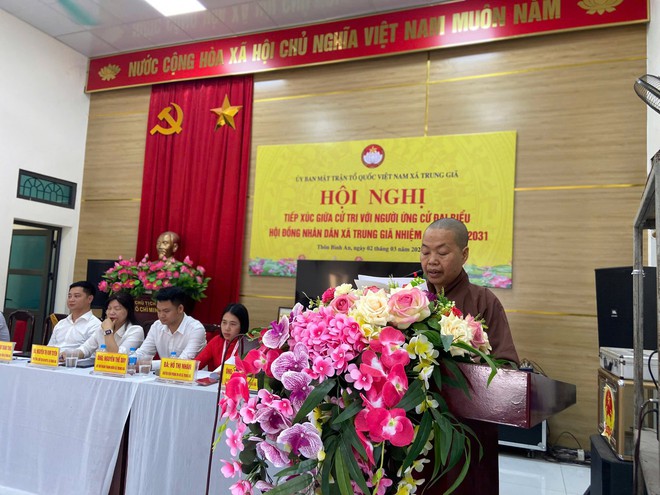 PHÓ BÍ THƯ THƯỜNG TRỰC ĐẢNG ỦY- CHỦ TỊCH ỦY BAN MTTQ VIỆT NAM XÃ XÃ TRUNG GIÃ NGUYỄN THỊ KIM TUYẾN VÀ CÁC ỨNG CỬ VIÊN ĐẠI BIỂU HĐND XÃ TRUNG GIÃ TIẾP XÚC CỬ TRI, VẬN ĐỘNG BẦU CỬ TẠI THÔN BÌNH AN- Ảnh 5.