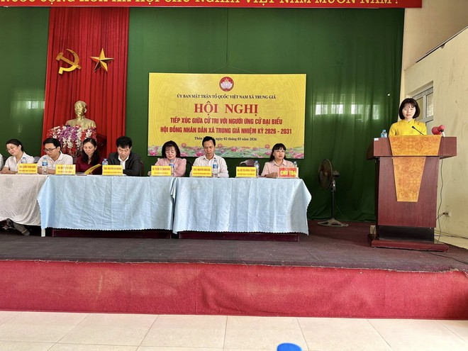 PHÓ BÍ THƯ ĐẢNG UỶ- CHỦ TỊCH UBND XÃ TRUNG GIÃ ĐỒNG CHÍ NGUYỄN BÁ HOÀNG CÙNG CÁC ỨNG CỬ VIÊN HĐND XÃ TIẾP XÚC CỬ TRI TẠI THÔN ĐA HỘI, ĐƠN VỊ BẦU CỬ SỐ 02- Ảnh 6.