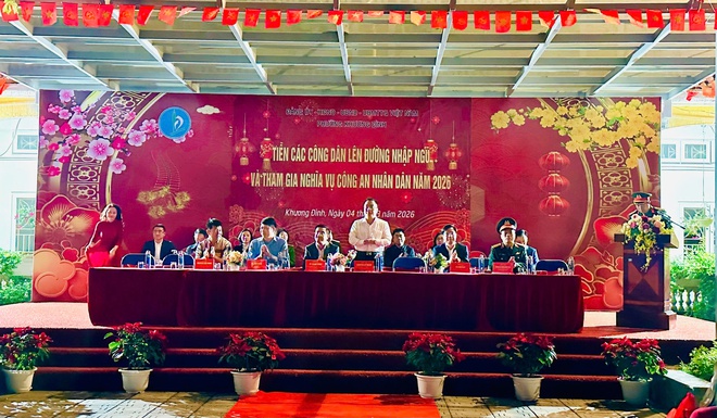 Khương Đình: Tiễn công dân lên đường nhập ngũ và tham gia nghĩa vụ công an nhân dân năm 2026- Ảnh 1.