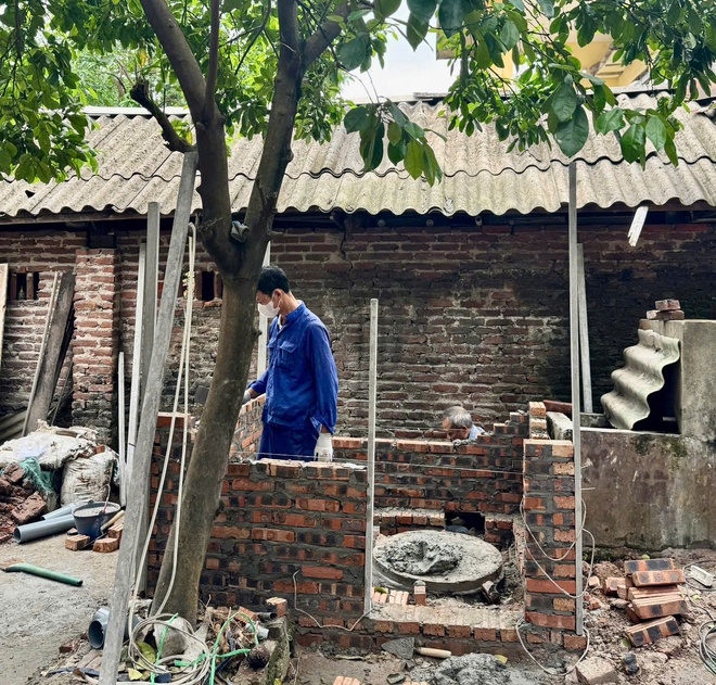 Hội Liên hiệp Phụ nữ xã Hồng Vân khởi công xây dựng công trình vệ sinh cho phụ nữ có hoàn cảnh khó khăn - Ảnh 1.