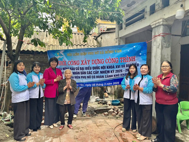 Hội Liên hiệp Phụ nữ xã Hồng Vân khởi công xây dựng công trình vệ sinh cho phụ nữ có hoàn cảnh khó khăn - Ảnh 2.