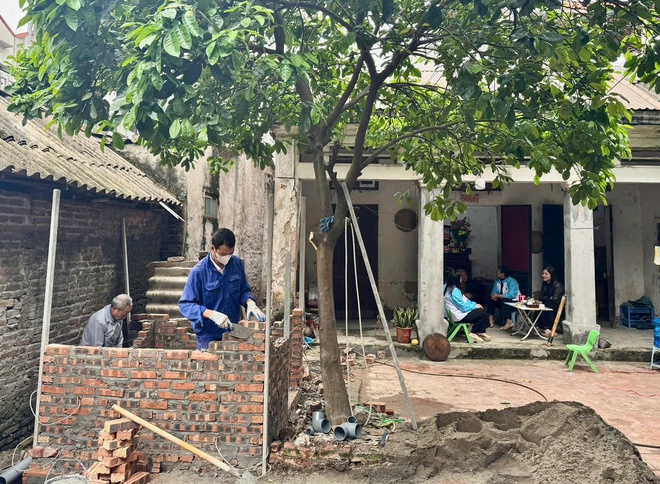 Hội Liên hiệp Phụ nữ xã Hồng Vân khởi công xây dựng công trình vệ sinh cho phụ nữ có hoàn cảnh khó khăn - Ảnh 4.