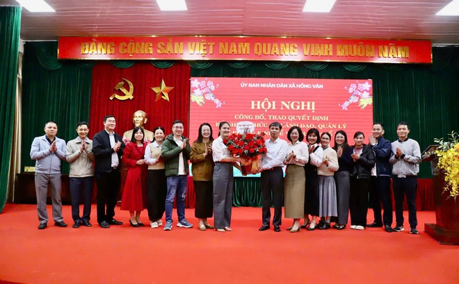 Xã Hồng Vân tổ chức hội nghị trao quyết định bổ nhiệm chức vụ Phó Giám đốc Trạm y tế xã và Phó Trưởng phòng Kinh tế xã. - Ảnh 6. Xã Hồng Vân tổ chức hội nghị trao quyết định bổ nhiệm chức vụ Phó Giám đốc Trạm y tế xã và Phó Trưởng phòng Kinh tế xã. - Ảnh 6.