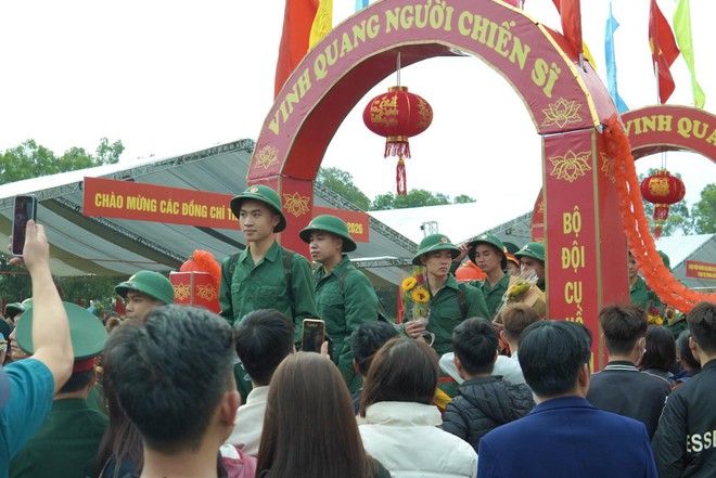 PHÁT HUY TRUYỀN THỐNG CÁCH MẠNG: THANH NIÊN XÃ TRUNG GIÃ HĂNG HÁI LÊN ĐƯỜNG TÒNG QUÂN- Ảnh 12.