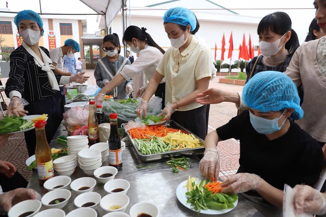 Xã Hồng Vân tổ chức Hội thi nấu ăn với chủ đề “Cùng nhau vào bếp – Gắn kết yêu thương”- Ảnh 3.