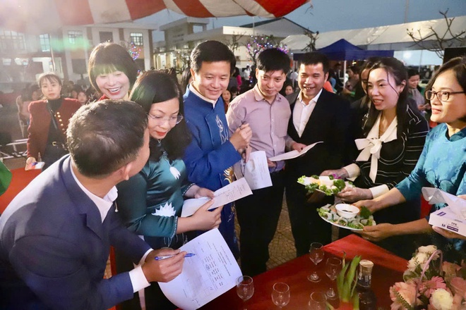 Xã Hồng Vân tổ chức Hội thi nấu ăn với chủ đề “Cùng nhau vào bếp – Gắn kết yêu thương”- Ảnh 6.