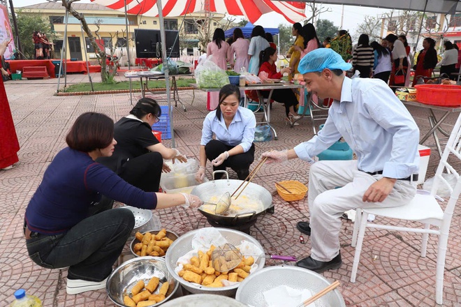 Xã Hồng Vân tổ chức Hội thi nấu ăn với chủ đề “Cùng nhau vào bếp – Gắn kết yêu thương”- Ảnh 4.