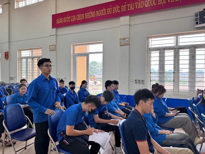 TRUNG GIÃ: ĐỒNG LOẠT TỔ CHỨC 8 HỘI NGHỊ MẠN ĐÀM VỚI CỬ TRI VỀ TIỂU SỬ NGƯỜI ỨNG CỬ ĐẠI BIỂU QUỐC HỘI VÀ HĐND CÁC CẤP NHIỆM KỲ 2026-2031- Ảnh 9.