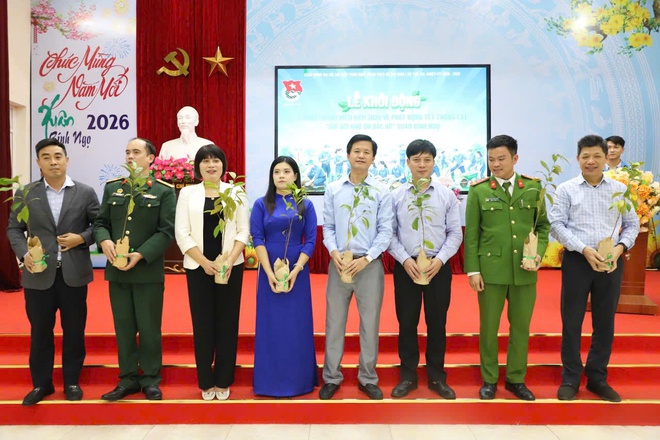 Đoàn thanh niên xã Hồng Vân đã tổ chức Lễ phát động ra quân Tháng Thanh niên năm 2026.- Ảnh 11.