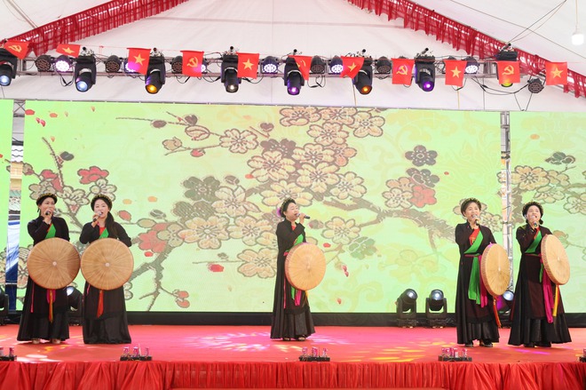 Xã Cổ Đô tổ chức Lễ đón nhận Bằng xếp hạng Di tích lịch sử - văn hóa cấp Thành phố đình Quang Ngọc- Ảnh 2.