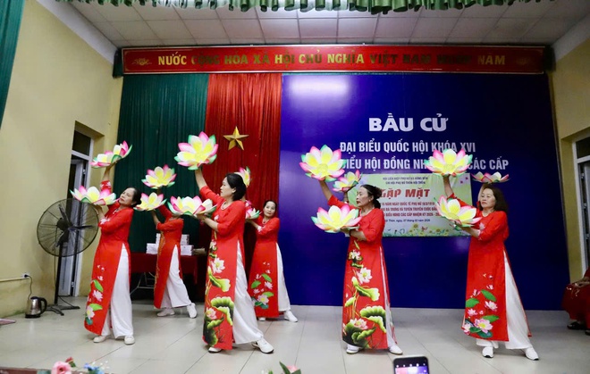 Chi hội Phụ nữ Thôn Nội Thôn, xã Hồng Vân tổ chức gặp mặt kỷ niệm 116 năm ngày quốc tế phụ nữ 8/3 và 1986 năm khởi nghĩa Hai Bà Trưng- Ảnh 3.