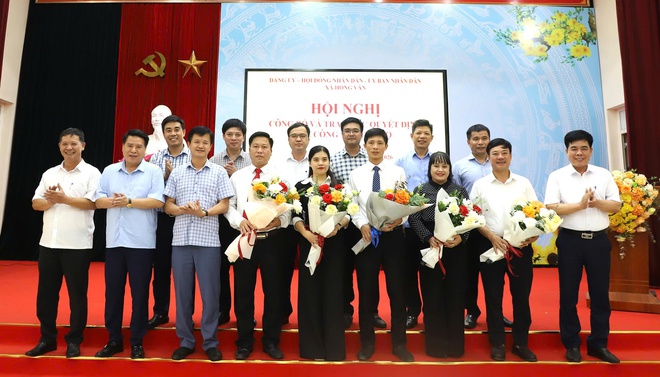 Xã Hồng Vân hội nghị công bố và trao quyết định về công tác cán bộ- Ảnh 3.