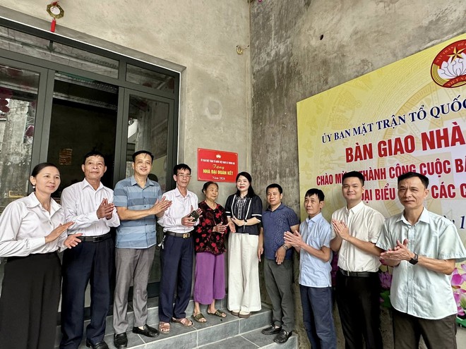 02 CÔNG TRÌNH NHÀ ĐẠI ĐOÀN KẾT- DẤU ẤN VAI TRÒ CỦA MTTQ VIỆT NAM XÃ TRUNG GIÃ TRONG CÔNG TÁC AN SINH XÃ HỘI- Ảnh 1.