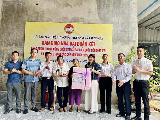 02 CÔNG TRÌNH NHÀ ĐẠI ĐOÀN KẾT- DẤU ẤN VAI TRÒ CỦA MTTQ VIỆT NAM XÃ TRUNG GIÃ TRONG CÔNG TÁC AN SINH XÃ HỘI- Ảnh 10.