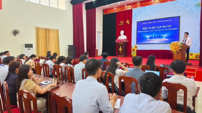 Xã Hồng Vân tổ chức tập huấn sử dụng không gian làm việc số Hanoiwork- Ảnh 6.