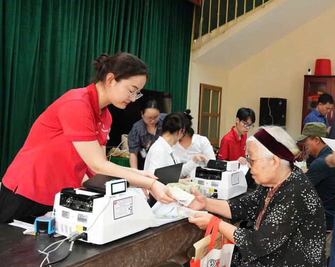 Xã Hồng Vân chi trả tiền bồi thường dự án khu đô thị thể thao Olympic- Ảnh 2.